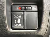 【パワースライドドア】スマートキーや運転席のスイッチでスライドドアの開閉が可能♪電動だから力を入れてドアを開ける必要が無く、小さいお子様でも、重い荷物を持っている時もラクに開け閉めできます♪