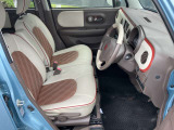◆前面ドア運転席◆ドアの開口が広く乗降ラクラク。シートの幅も広く運転していてもストレスを感じません。足元も広く快適なドライブを演出してくれます。