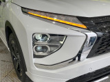 【LEDヘッドライト】悪天候や夜間走行時も良好な視界を確保し安心して運転できる高輝度LEDヘッドライトを装備!点灯速度が早く、消費電力も抑えられています。