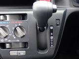 運転席も大きな擦れもなく状態良好です。