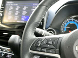 ナビの音量など車両情報を手元で操作できるハンドルスイッチ付き。