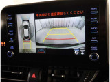 パノラミックビューモニター付きです。車両を上から見たような映像をディスプレイオーディオ画面に表示。運転席からの目視だけでは見にくい、車両周辺の状況をリアルタイムでしっかり確認できます。