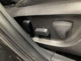パワーシート搭載。微妙な調整が手軽にでき、ピッタリのポジションで運転することが可能です。