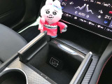 小物入れ内部にUSB/Cケーブル接続端子を装備(画像のおぱんちゅは付属しません)