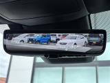 【デジタルインナーミラー】車両後方カメラの映像をルームミラーに映すことが出来ます。 そのため、後席に人や荷物があって後方が見えづらい場合でもしっかり視界を確保することが出来ます。