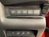各種機能の切替スイッチは運転席パネル下に集約されています。任意で切り替え可能なため状況に合わせてお使いください。