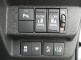 自動(被害軽減)ブレーキ、踏み間違い衝突防止アシスト、車線逸脱防止支援システム、横滑り防止装置などのセーフティ機能が充実してます。