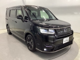 狭い駐車場でも、スライドドアならチャイルドシートへのお子さまの乗降や荷物の積載もスムーズ。とても便利な【両側電動スライドドア】ドアハンドを少し引くだけでリアドアが自動開閉します。