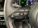 運転中、オーディオの操作をしてて、ハッとしたことはありませんか?ステアリングスイッチは、運転中でもハンドルでオーディオの操作が可能です。安全なドライブをサポートします。