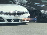 人気のヘッドアップディスプレイ!現在の車速、ナビゲーション・システムによるルート案内の矢印表示、チェック・コントロール、前車接近警告など、さまざまな情報をドライバーの視界内に直接表示いたします!