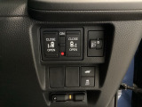 パワースライドドアの開閉はスマートキーのリモコンやドアノブは勿論、運転席側のスイッチ操作でも開閉ができ、安全・簡単です
