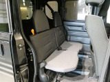 気になる汚れは「まるまるクリン」で解消! 当社の中古車はシートを外して隅々までキレイにクリーニングしてあります(但し、一部 高年式車両等は除きます)