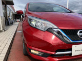 LEDヘッドライト装備。暗い道や、天候の悪い日でも視界良く運転できます。