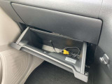 車検証や貴重品、小物を収納できます。