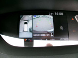 アラウンドビューモニター。クルマを上空から見下ろしているかのような映像で、駐車の際、周囲の安全を確認できます!