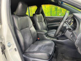 運転席シート廻りは使用感も少なく、良好な状態となっています。前オーナー様が丁寧に使っていたことがよくわかりますね。