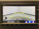 【バックカメラ】運転が苦手な方も車庫入れラクラクです!ギアをリバースに入れれば自動的に切り換わりますので、面倒な操作は不要です♪狭い駐車場もお車を傷つけず安心ですね!