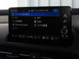 ナビゲーションはホンダコネクトディスプレイを装着しております。AM、FM、Bluetooth、フルセグTVがご使用いただけます。初めて訪れた場所でも道に迷わず安心ですね!