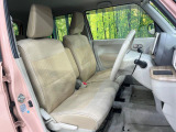 運転席シート廻りは使用感も少なく、良好な状態となっています。前オーナー様が丁寧に使っていたことがよくわかりますね。