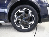 タイヤサイズは225/55R18です。
