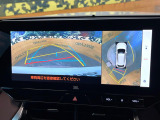 【パノラミックビューモニター】専用のカメラにより、上から見下ろしたような視点で360度クルマの周囲を確認することができます☆死角部分も確認しやすく、狭い場所での切り返しや駐車もスムーズに行えます。
