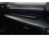 インパネテーブル装備!車内での小物などを一時的に置くとき利用できます。