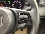 Hondaセンシングの機能のひとつ、アダプティブクルーズコントロール付!アクセルから足を離しても設定したスピードと前車との車間を保ち走行してくれます!車線維持もアシスト☆高速道路で疲労軽減ですね☆
