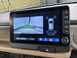 リバースギアに入れるだけで後方の表示へ切り替わります。夜間や雨の日の駐車も楽になりますよ。