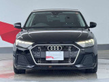 Audiの象徴であるシングルフレームグリルをよりワイドで低くシャープなデザインとすることでワイド&ローのフォルムを協調しています。