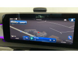 【コマンドシステム】センターのコントローラーとスイッチ類及び音声認識機能により、ナビゲーションやオーディオ&ビジュアル、車両設定等を安全に操作できます。また高精度ディスプレイを採用しています。