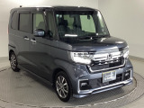 狭い駐車場でも、スライドドアならチャイルドシートへのお子さまの乗降や荷物の積載もスムーズ。