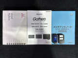スマートキーは鍵をバッグに入れたままでもドアロックの開閉やエンジンのON・OFFができます。夜間や雨の日も鍵を探さなくて良いので便利です。