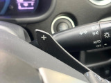 【パドルシフト】ハンドルから手を離さずに素早くシフトアップ&ダウンができるので、エンジンブレーキを使う下り坂や高速道路の合流で加速したい場面で役立ちます。