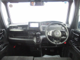 インパネ周りのお写真です。 視界が広く運転がしやすくなっております。