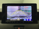 バックモニター付きで、車庫入れやバック時の後方確認をサポート。