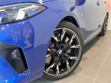 BMW純正アロイホイールはモデルやパッケージに合わせてデザインされています。洗練されたデザインで、足元の個性を引き立てます。