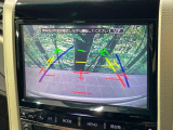【バックカメラ】駐車時に後方がリアルタイム映像で確認できます。大型商業施設や立体駐車場での駐車時や、夜間のバック時に大活躍!運転スキルに関わらず、今や必須となった装備のひとつです!