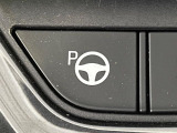 【駐車支援システム】駐車スペースを検知し、スムーズな駐車をアシスト。狭いスペースへの駐車など、駐車に自信の無い方におすすめの機能です♪