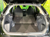 普段のお買い物や通勤、送迎等に十分な荷室スペースを確保しております。セカンドシートを倒すと、大きな荷物の積載も可能です♪