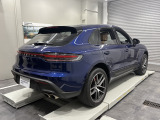 オプション:サイドウインドウトリム ブラック(ハイグロス)、PORSCHEロゴ、LED カーテシーライト、プライバシーガラス