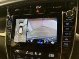 映像で見づらい車両周辺の確認をアシスト。クルマを真上から見ているような映像を表示。 運転席から確認しにくい車両周囲の状況を把握。