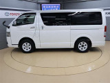 両側パワースライドドア付きだから、狭い駐車スペースなどでの 乗り降りラクラク!小さなお子さまのいるご家庭には嬉しい装備。