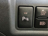 車両周辺の障害物を検知し、接近時に警告を発することで、ドライバーが接触を回避する助けとなります。