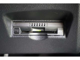 ETCはビルトインタイプでスッキリとしています。納車前には使用できるようにセットアップをさせていただきます。ETCカードの取扱もしておりますのでご相談くださいね。