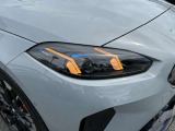 また、BMW正規認定中古車は、エマージェンシーサービスが自動付帯。24時間365日、皆様のカーライフをサポート致します。確かな安心のうえで、「駆けぬける歓び」をご堪能ください。