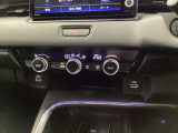 オートエアコンで、毎日のドライブを快適に。温度、風量を自動で調整し、理想的な車内環境を提供します。USBチャージャー搭載。スマートフォンなどの充電にとっても便利です。