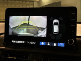 リバースギアに入れるだけで後方の表示へ切り替わります。夜間や雨の日の駐車も楽になりますよ。