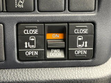 【両側パワースライドドア】スマートキーや運転席のスイッチで後席両側スライドドアの開閉が可能♪電動だから力を入れてドアを開ける必要が無く、小さなお子様でも簡単に開け閉めでき快適です♪