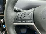 ナビの音量など車両情報を手元で操作できるハンドルスイッチ付き。