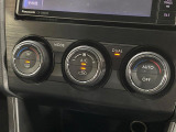 【オートエアコン】一度お好みの温度に設定すれば、車内の温度を検知し風量や温度を自動で調整。暑い&hellip;寒い&hellip;と何度もスイッチ操作をする必要はありません。快適な車内空間には必須の機能ですね♪